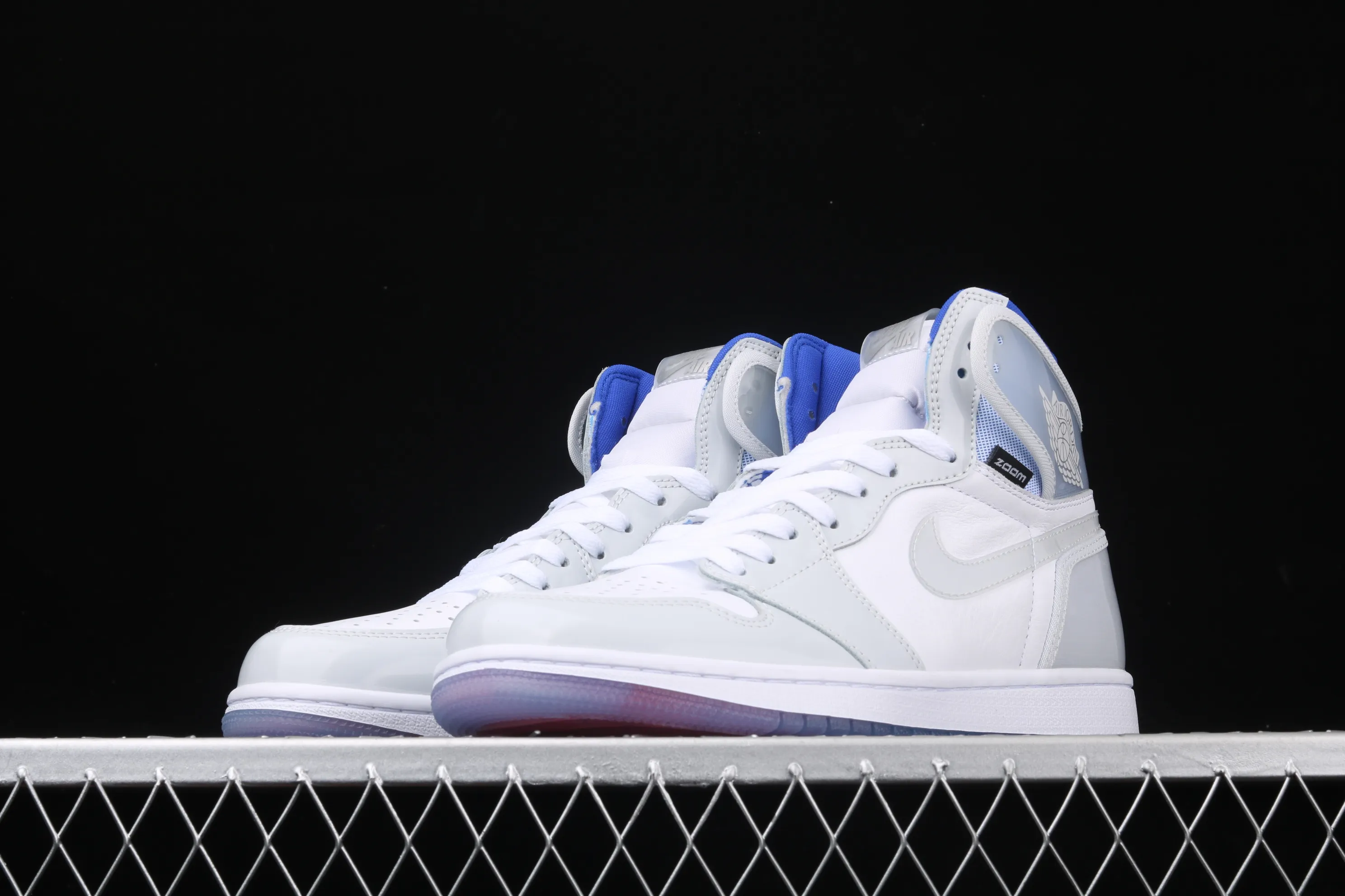 All categories Air Jordan Jordan series basketball shoes Air Jordan 1 High pure original version Air Jordan 1 High Zoom R2T AJ1 Joe 1 white gray blue patent leather gradient crystal bottom CK6637-104
